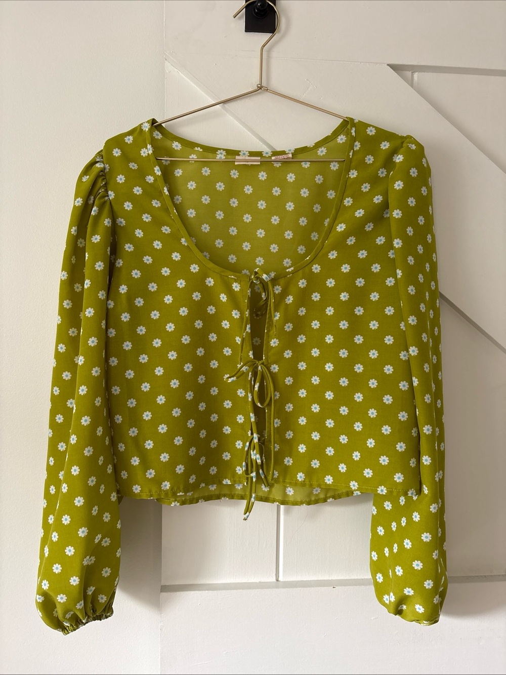 Levi's Embry Tie Blouse “Sweet Daisy Split Pea” Colorway Size Large Cropped